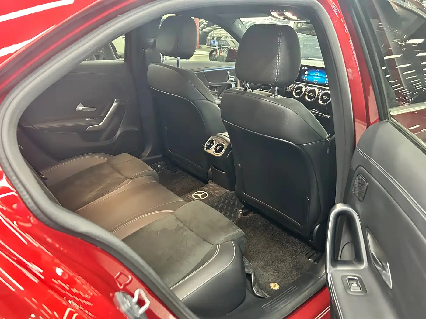 Mercedes-Benz A-Class 2019 Facelift A 200 L Sports Sedan фото 11