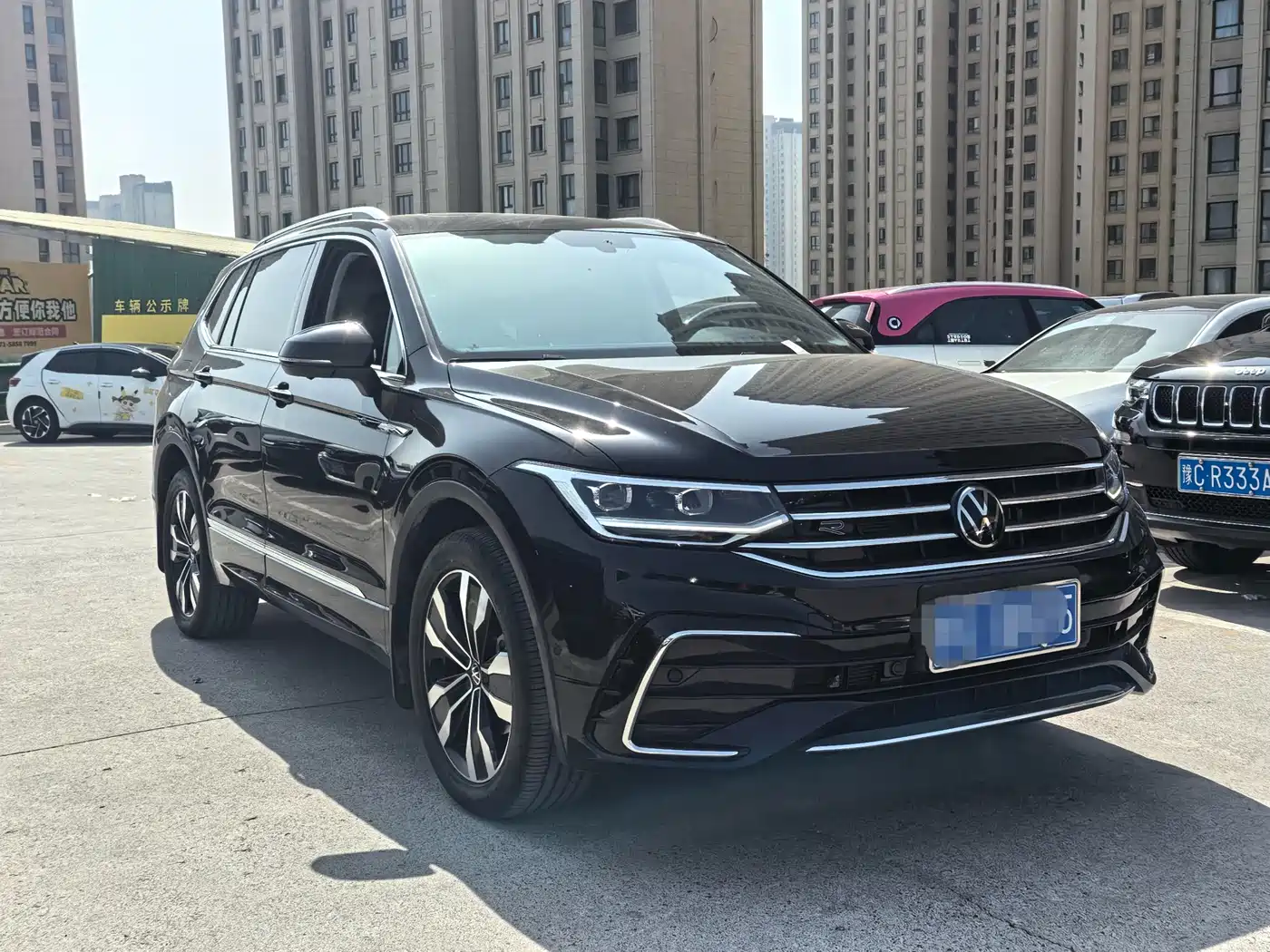 Volkswagen Tiguan L 2024 330TSI Automatic 2WD R-Line Premium Enjoyment Edition фото 2