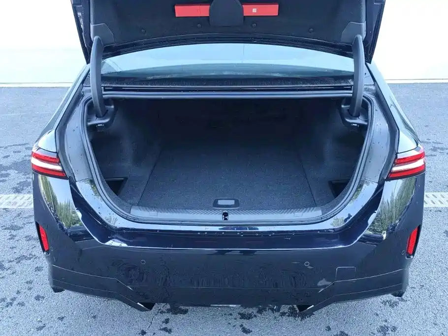 BMW i5 2026 2025 eDrive 40L M Sport Package