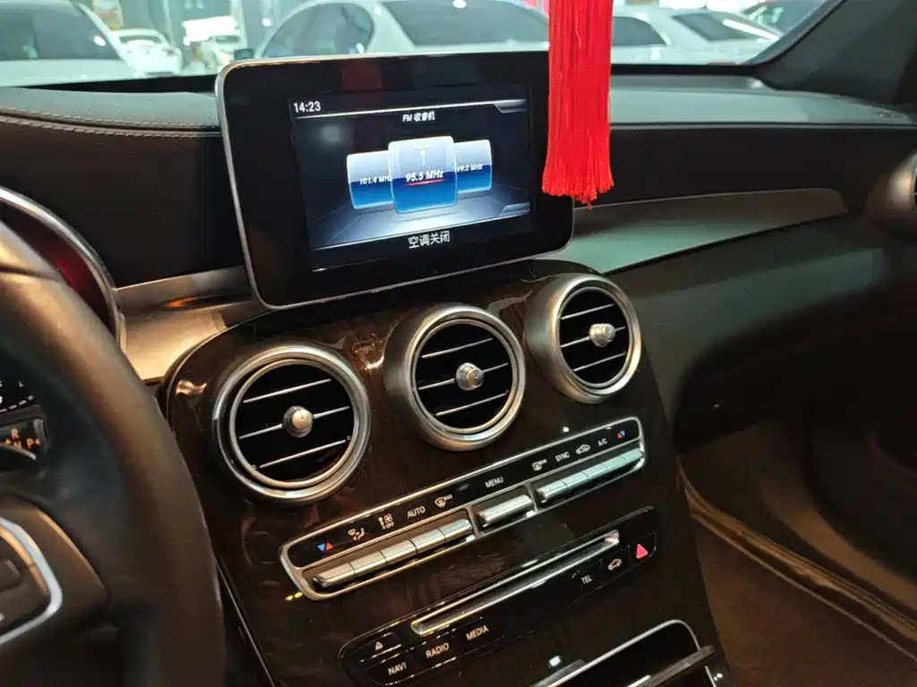 Фото 13 - Mercedes-Benz GLC