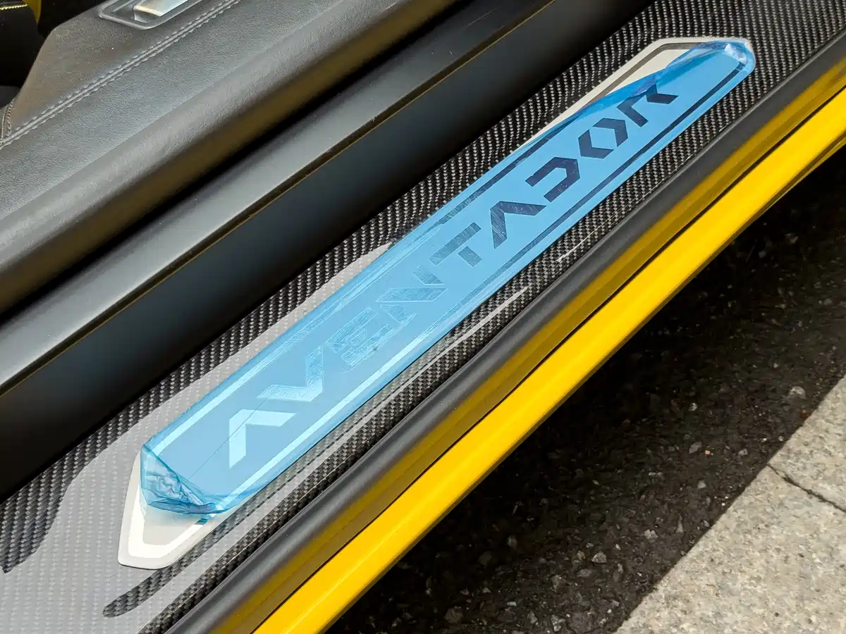 LAMBORGHINI AVENTADOR