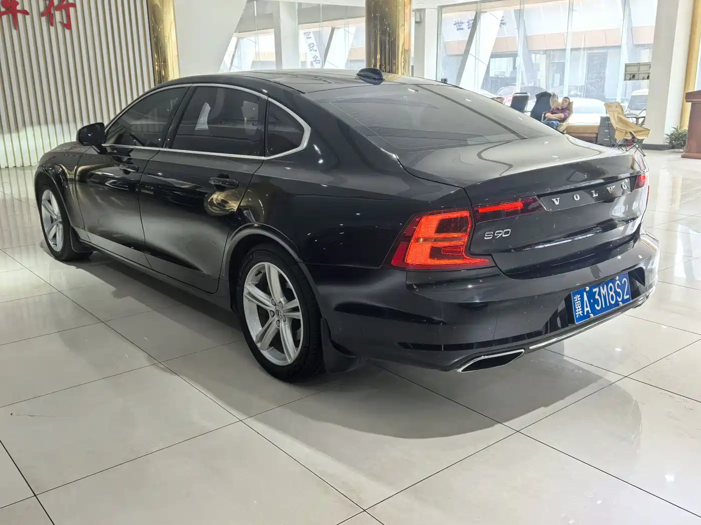 VOLVO S90