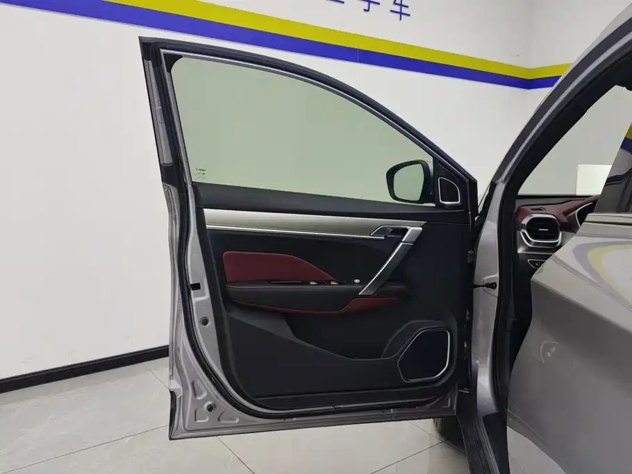 Фото 7 - Geely Coolray