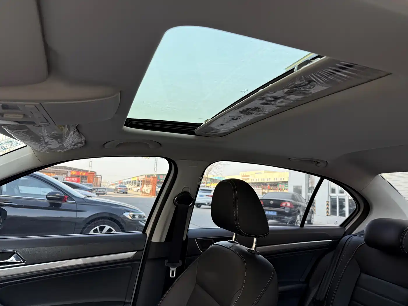 Volkswagen Lavida 2017 1.6L Manual Comfort Edition фото 9