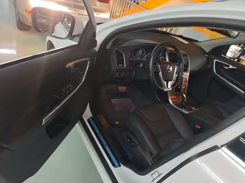Фото 16 - Volvo XC60