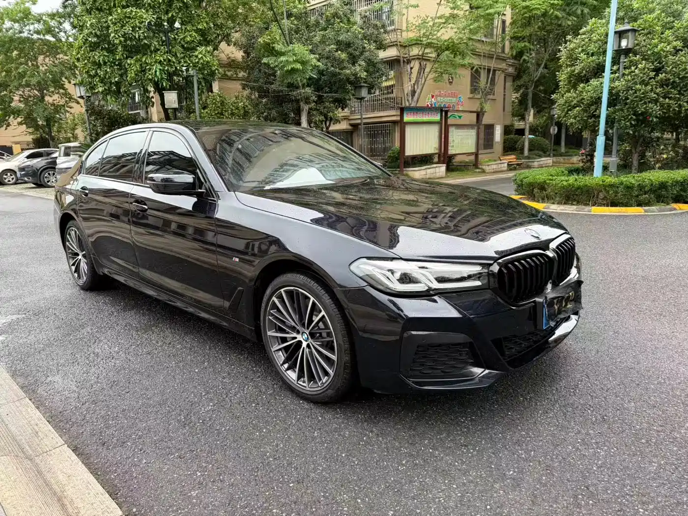 BMW 5 Series 2023 530Li Leading M Sport Package фото 3