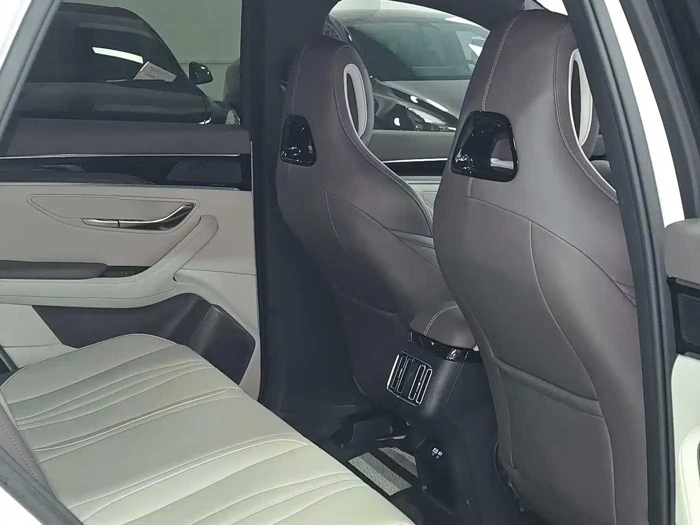 BYD Song PLUS PHEV 2024 Glory Edition EV 520km Luxury фото 8