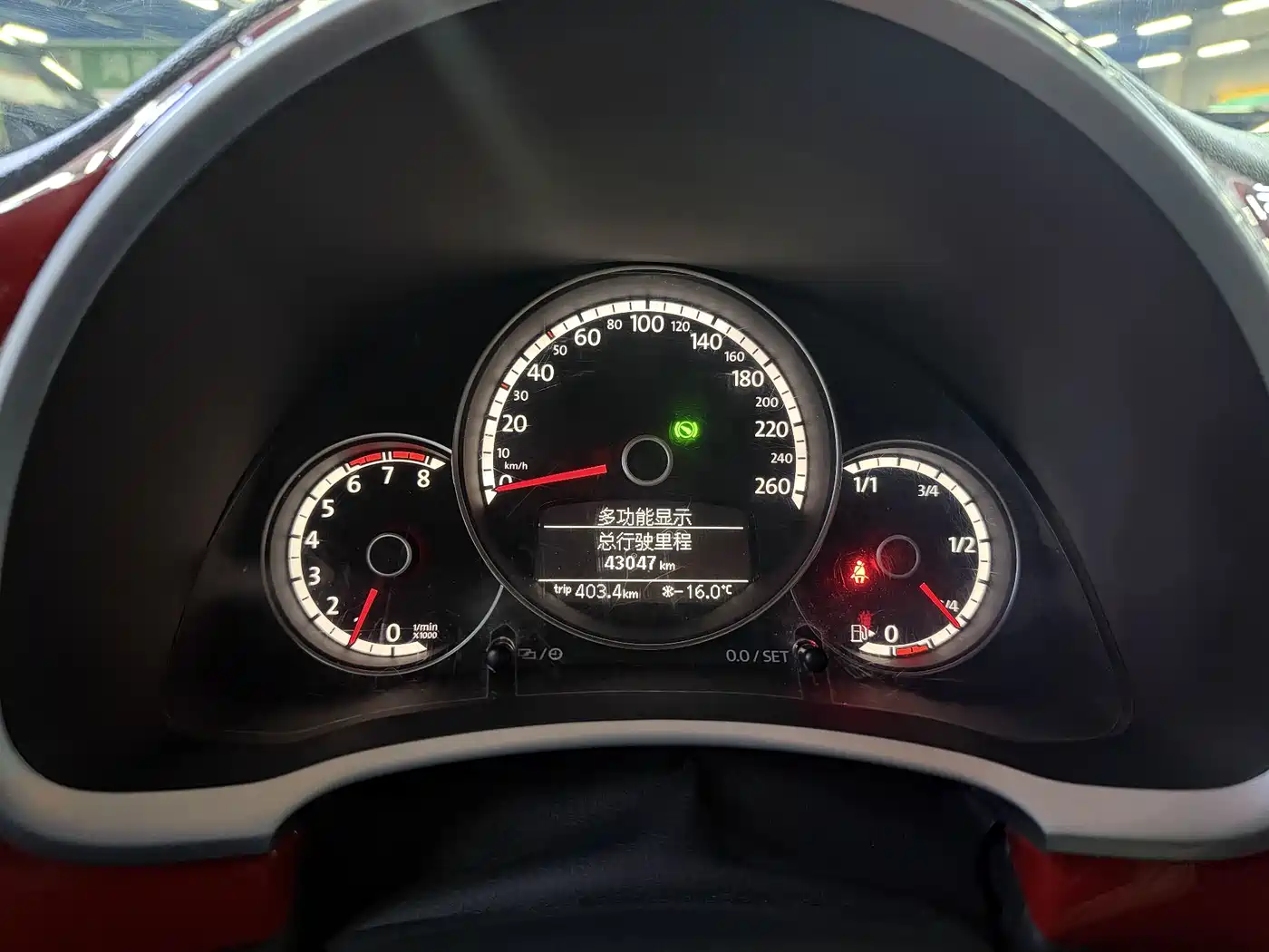 Volkswagen Beetle 2016 Model 180TSI Club Edition фото 17