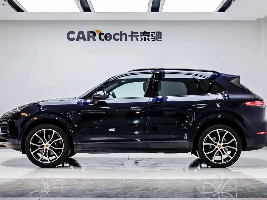 Photo 3 - Porsche Cayenne New Energy