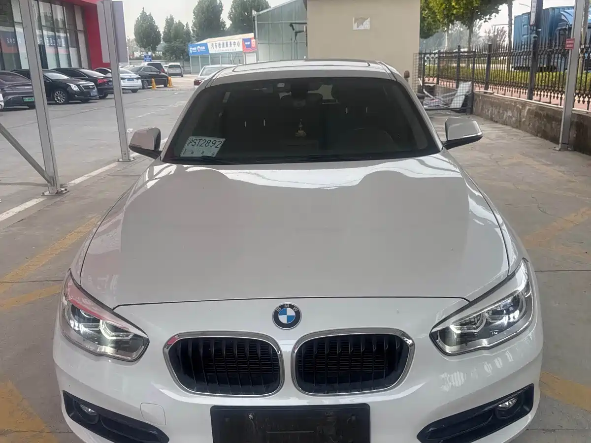 BMW 1 Series (Import) 2018 2018 118i Sport Design Package