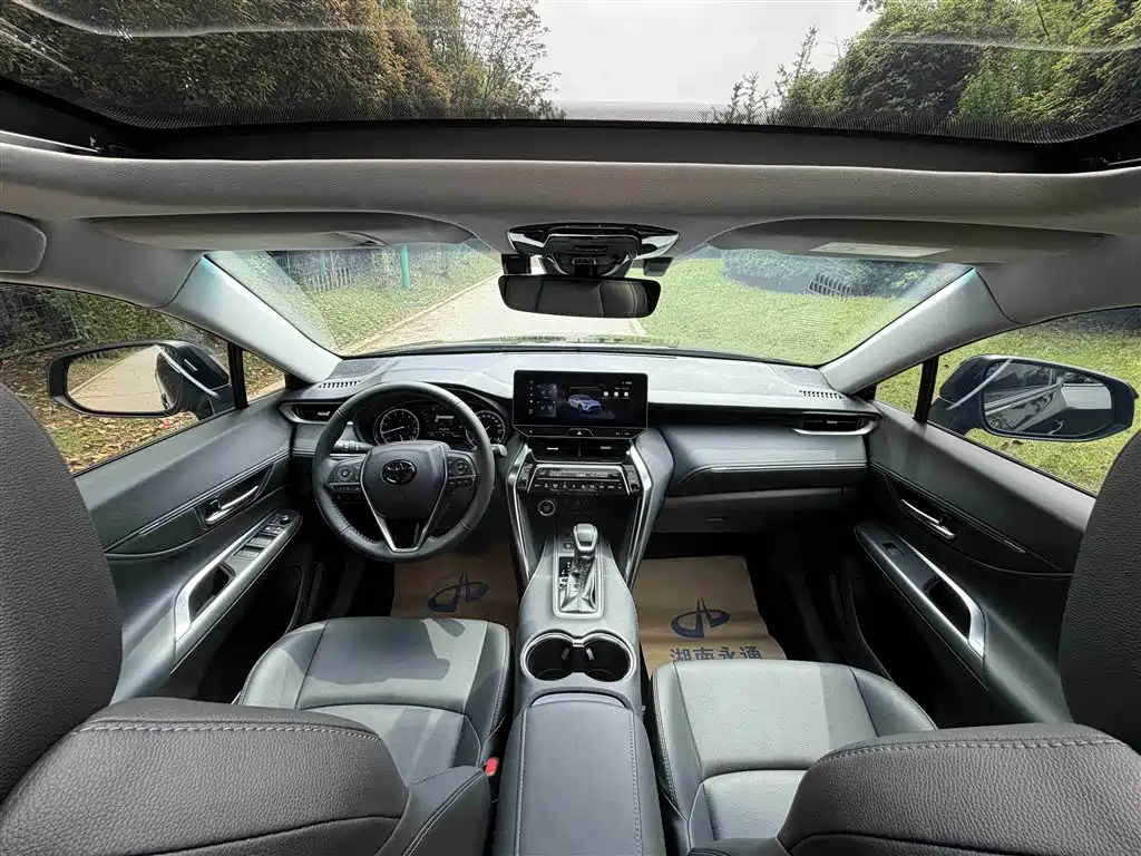 Toyota Venza 2023 2.0L CVT FWD Luxury фото 13