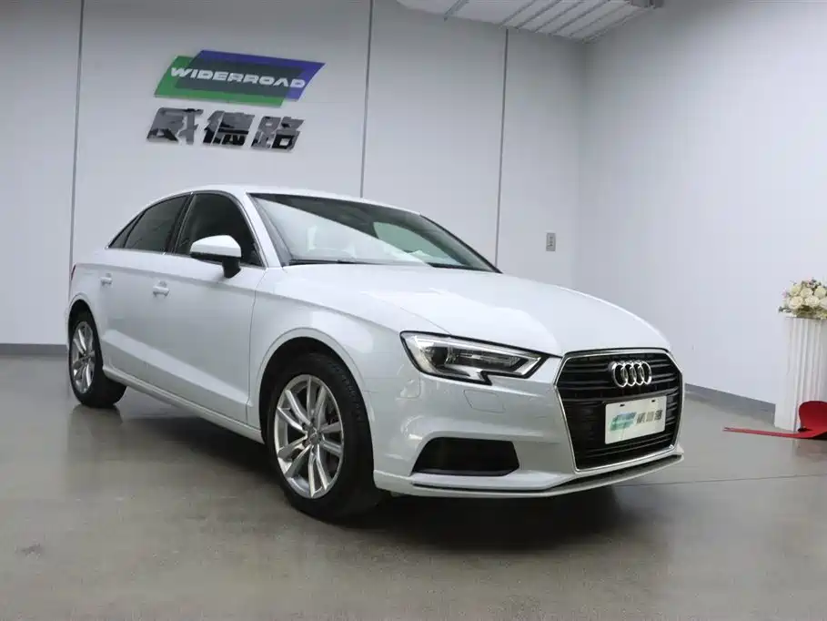 Audi A3 2018 30th Anniversary Limousine 35 TFSI Progressive фото 5