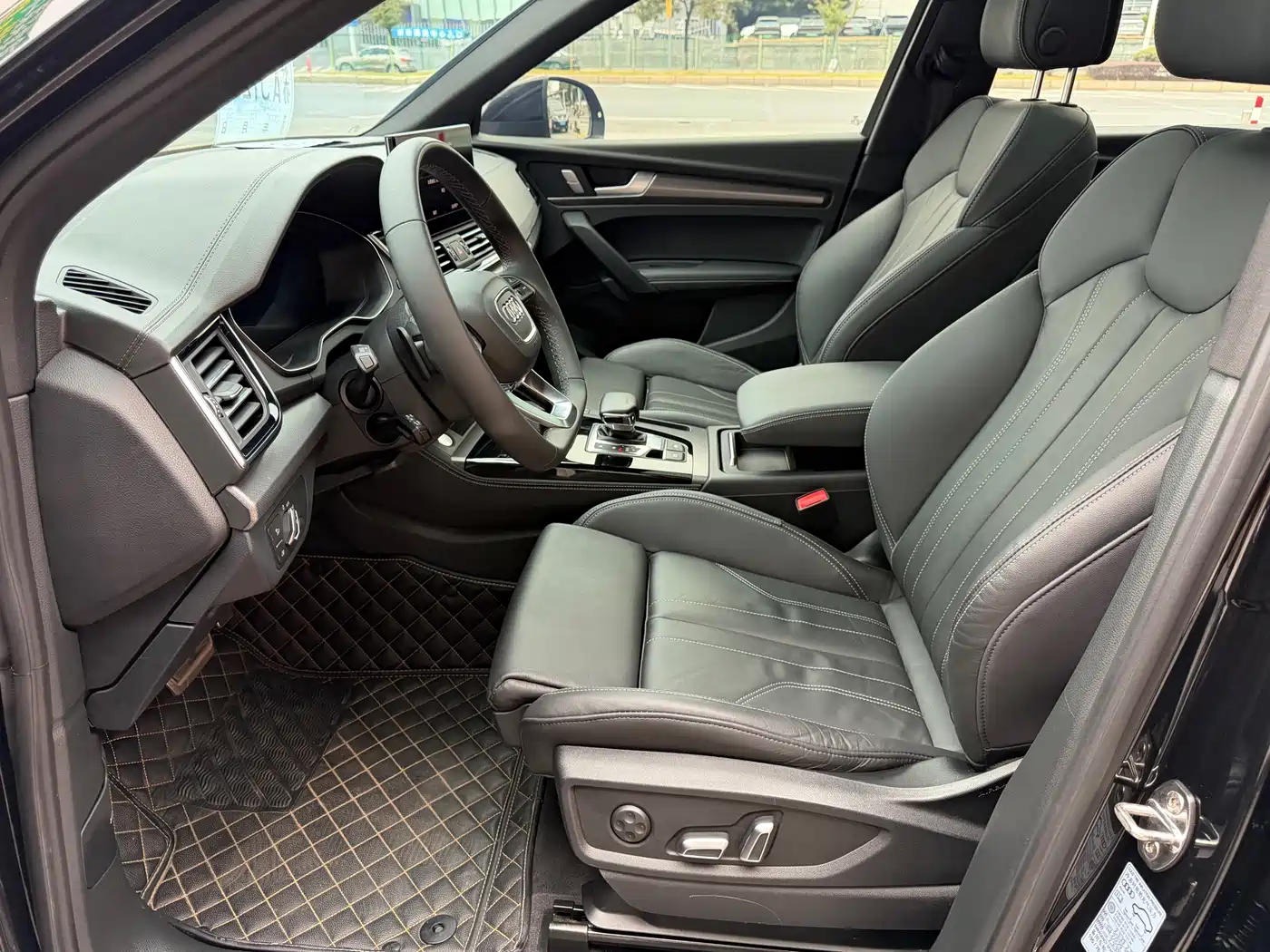 Audi Q5L 2024 Model 40 TFSI Luxury Dynamic фото 4