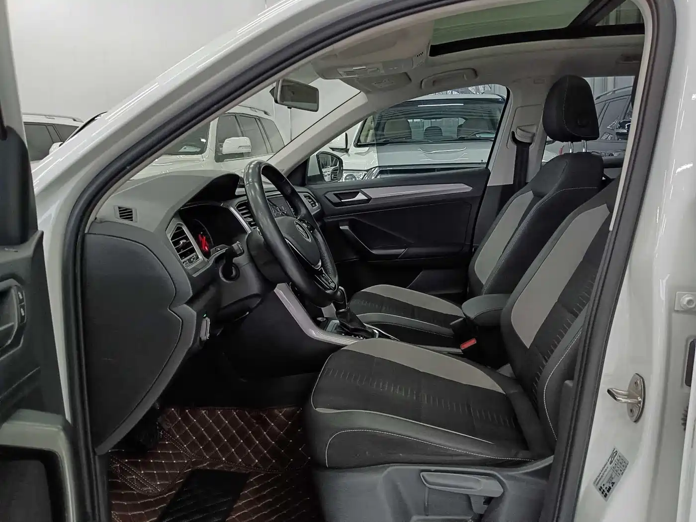Volkswagen T-ROC 2022 280TSI DSG 2WD Elite PLUS фото 8