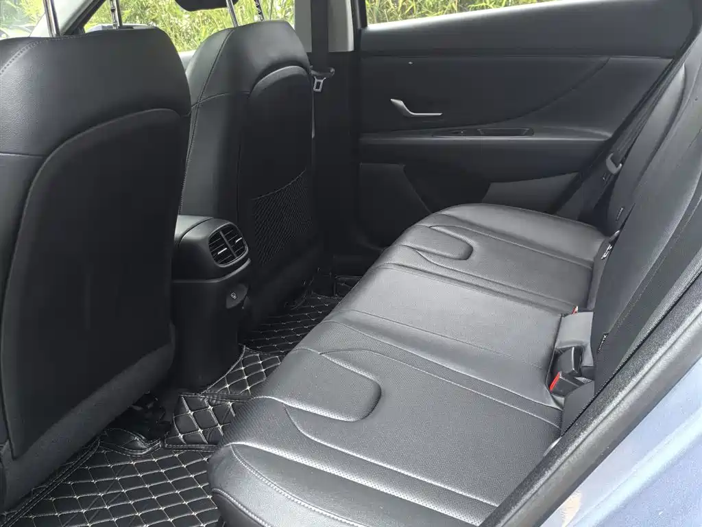 Hyundai Elantra 2023 Model 1.5L CVT LUX Premium Edition фото 18