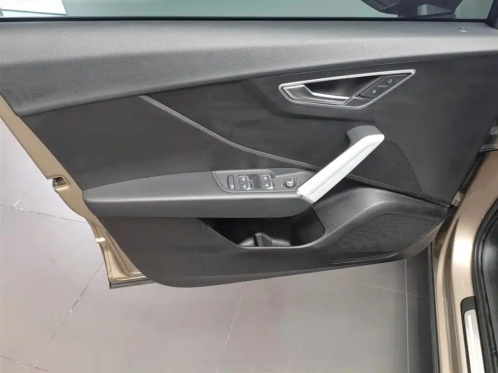 Фото 24 - Audi Q2L