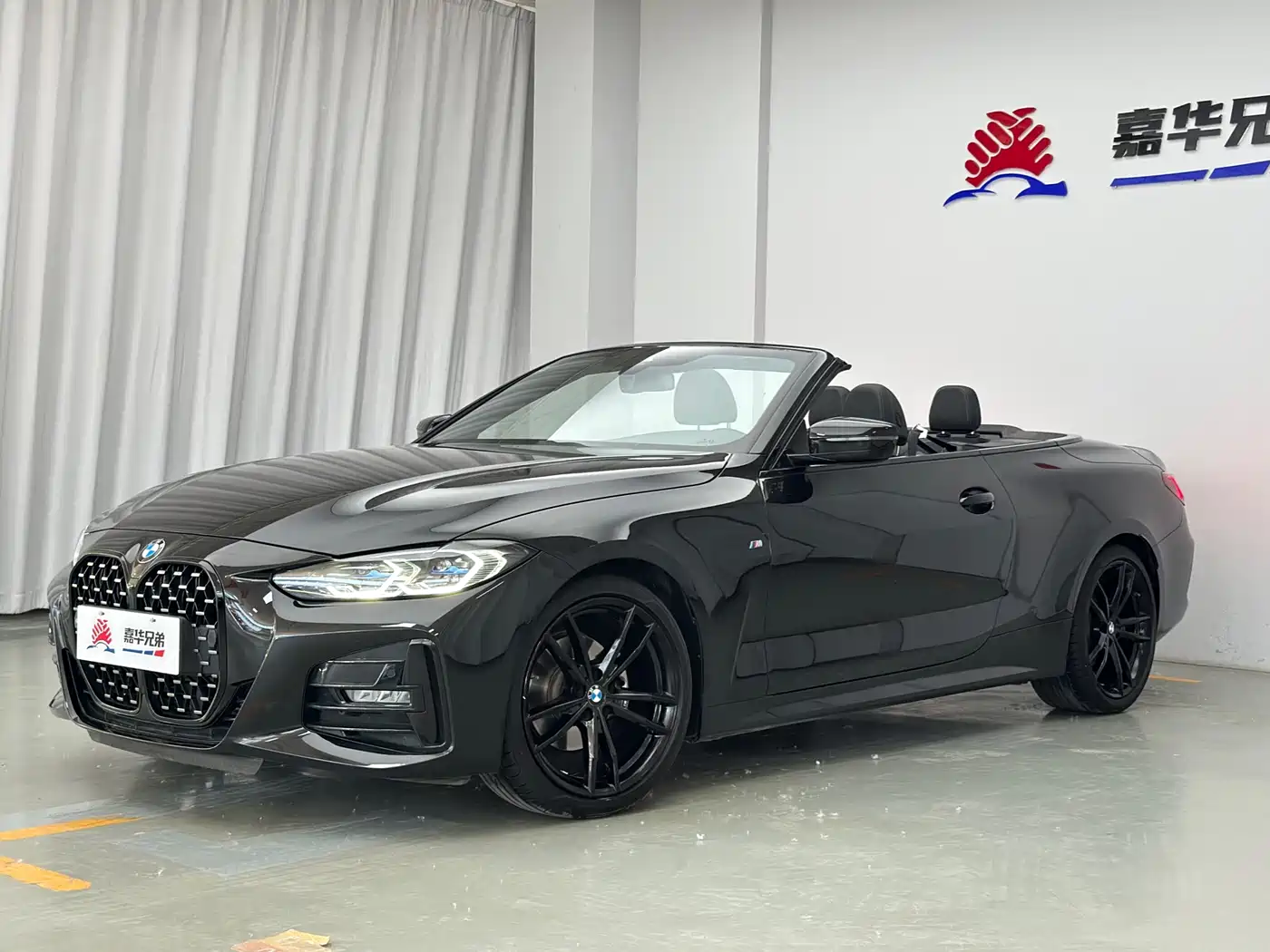 BMW 4 Series 2022 425i Convertible M Sport Shadow Night Package фото 2