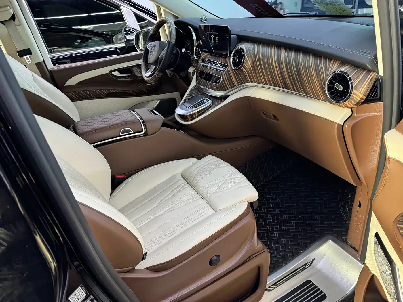 Mercedes-Benz V-Class 2022 V 260 L Long Wheelbase Luxury Edition фото 12