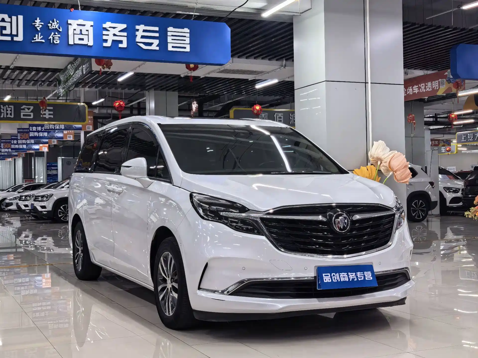 Фото 3 - Buick GL8