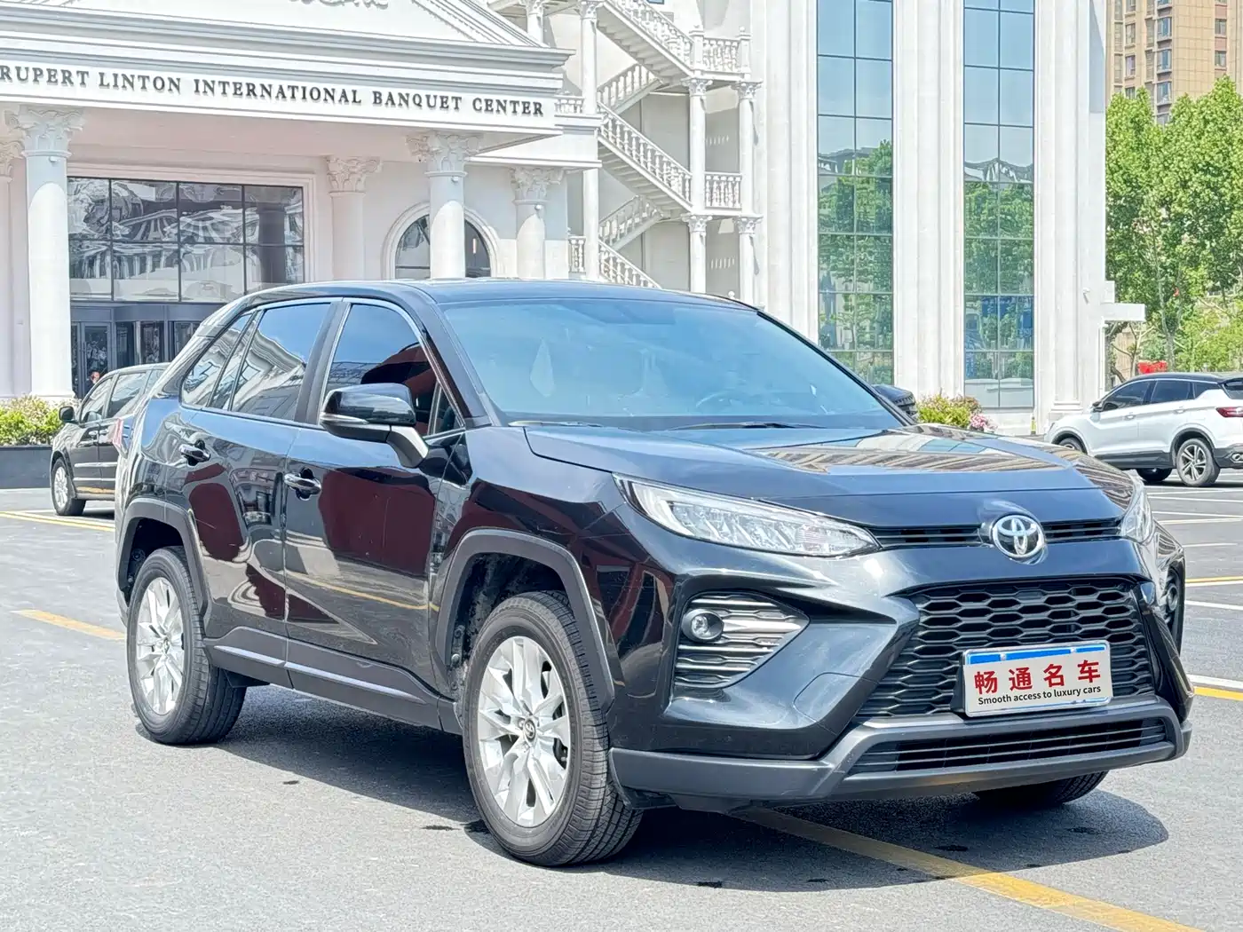 Toyota Wildlander 2022 2.0L CVT FWD Leading Edition фото 2