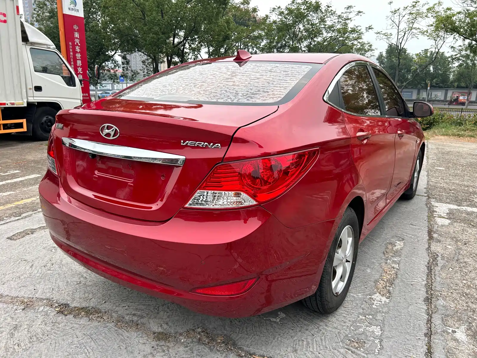 Photo 4 - Hyundai Verna