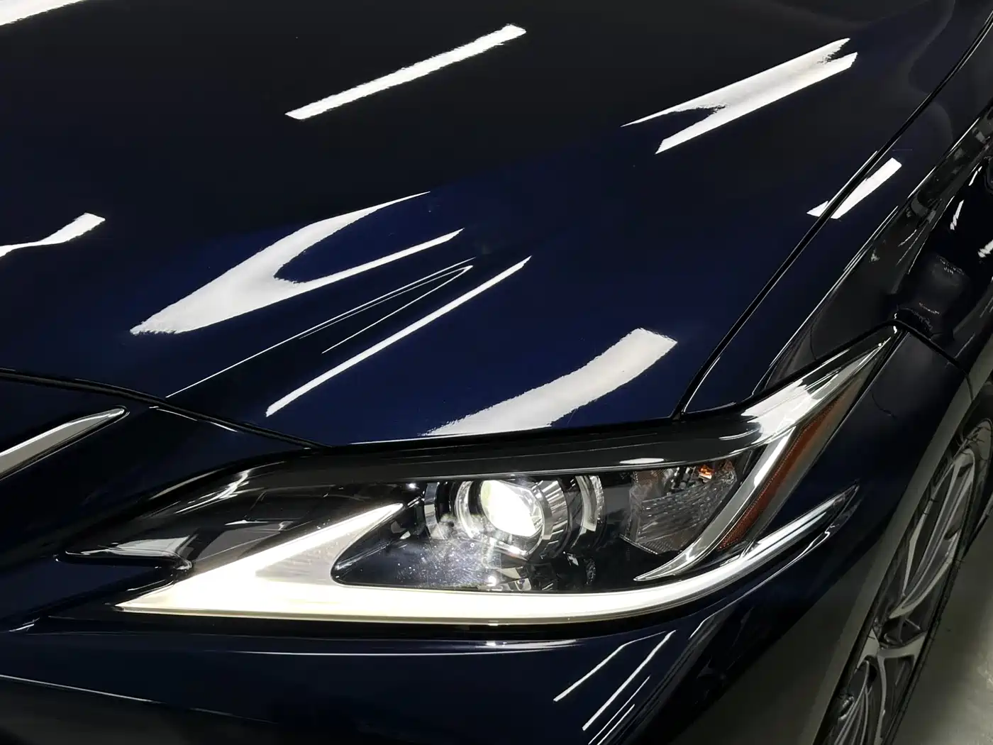 Lexus ES 2022 300h Excellence Edition фото 15