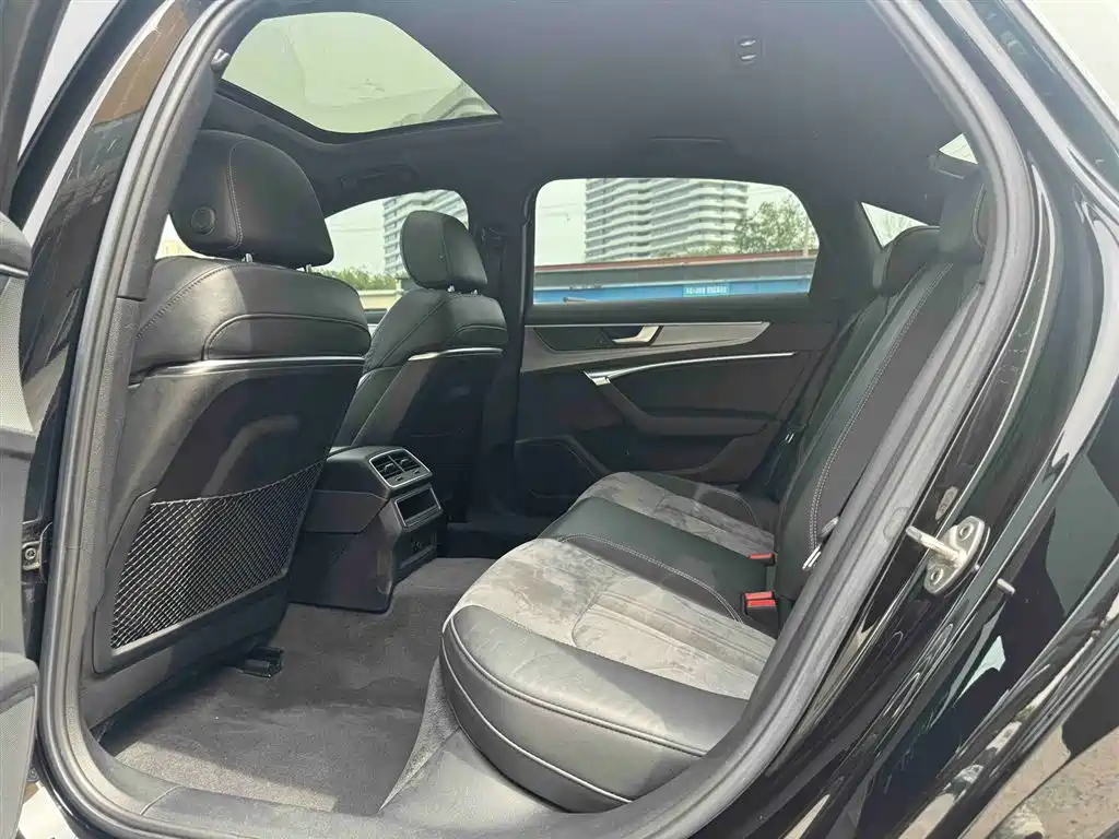 Audi A6L 2021 40 TFSI Luxury Sport фото 11