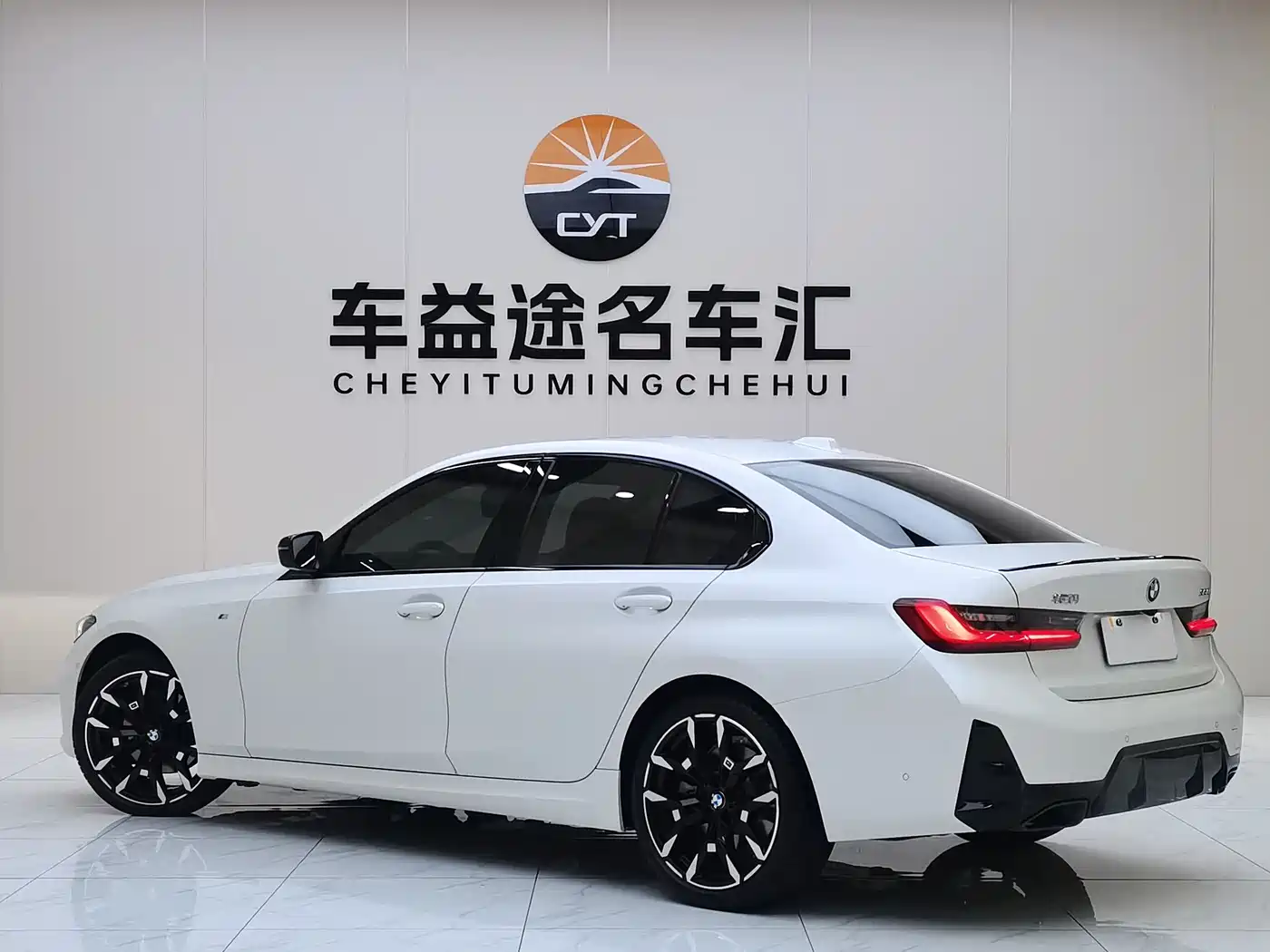 BMW 3 Series 2025 330i M Sport Night Edition фото 4