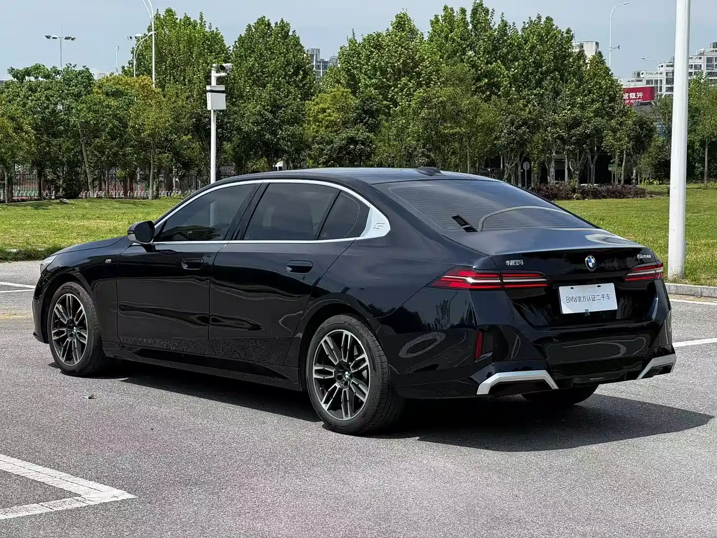 BMW 5 Series 2024 525Li M Sport Package фото 10
