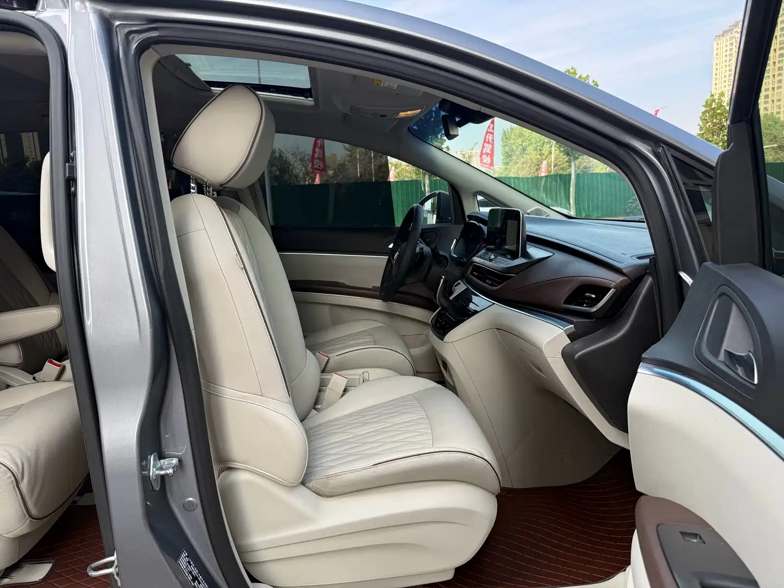 Фото 11 - Buick GL8