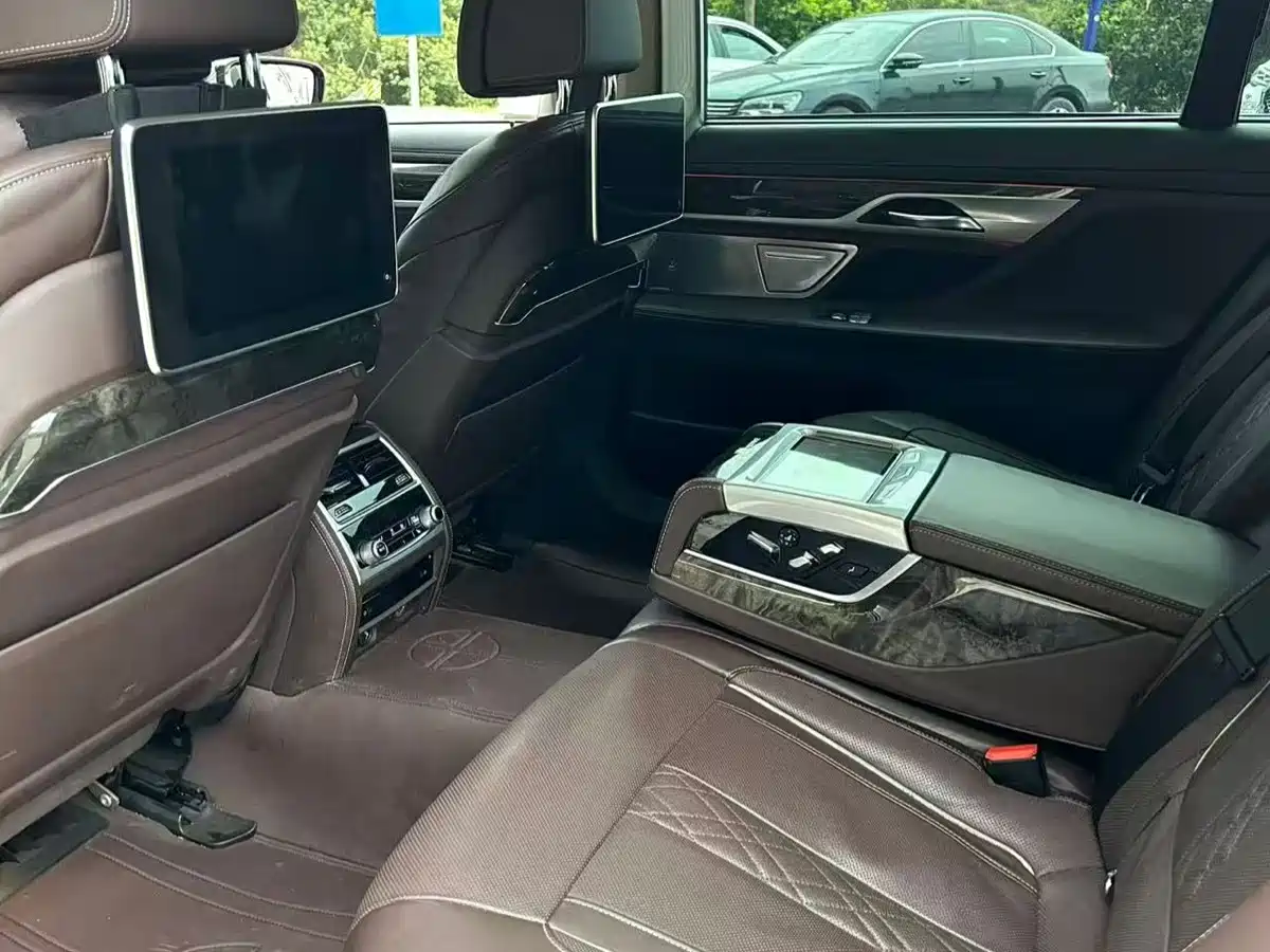 BMW 7 Series 2018 740Li Leading Type Excellence Package фото 6