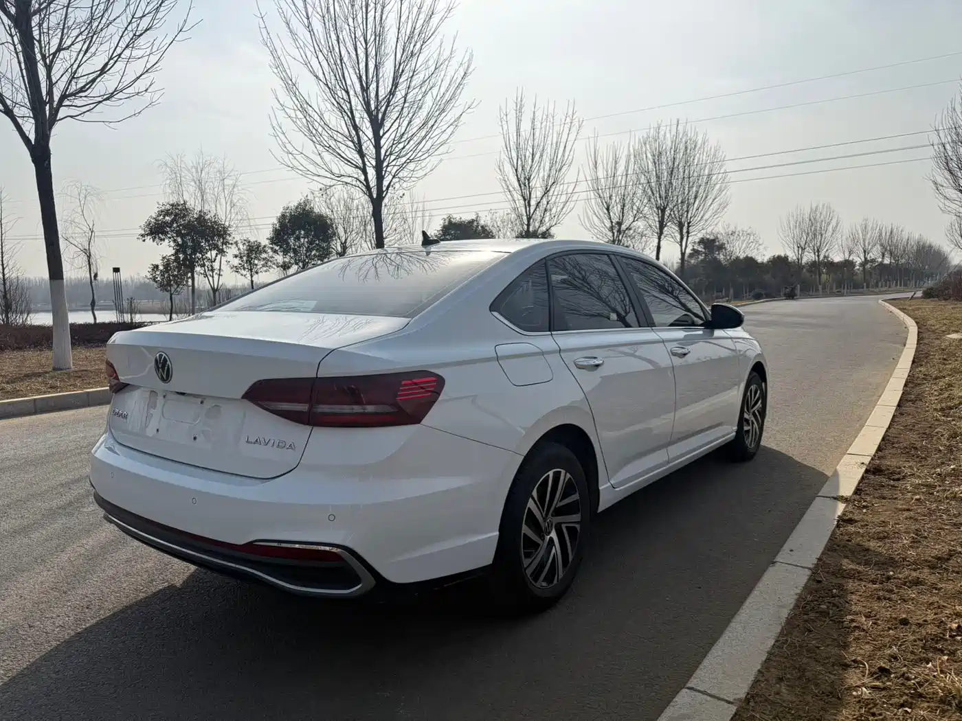 Volkswagen Lavida 2023 1.5L Auto Five Million Edition фото 9