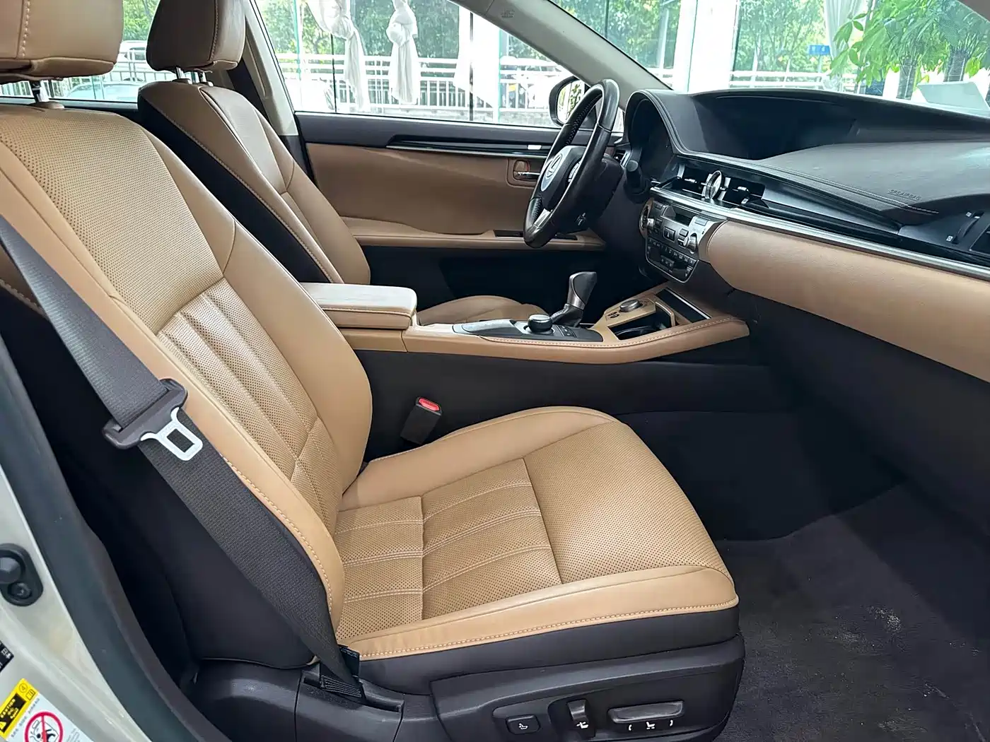Lexus ES 2015 200 Elite Edition фото 13