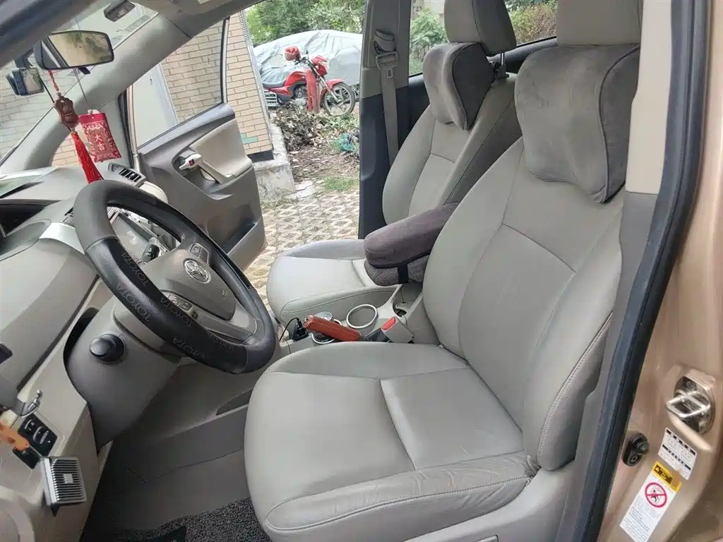 Toyota E'Z 2014 Starlight 180G CVT Luxury Multi-function Edition фото 8