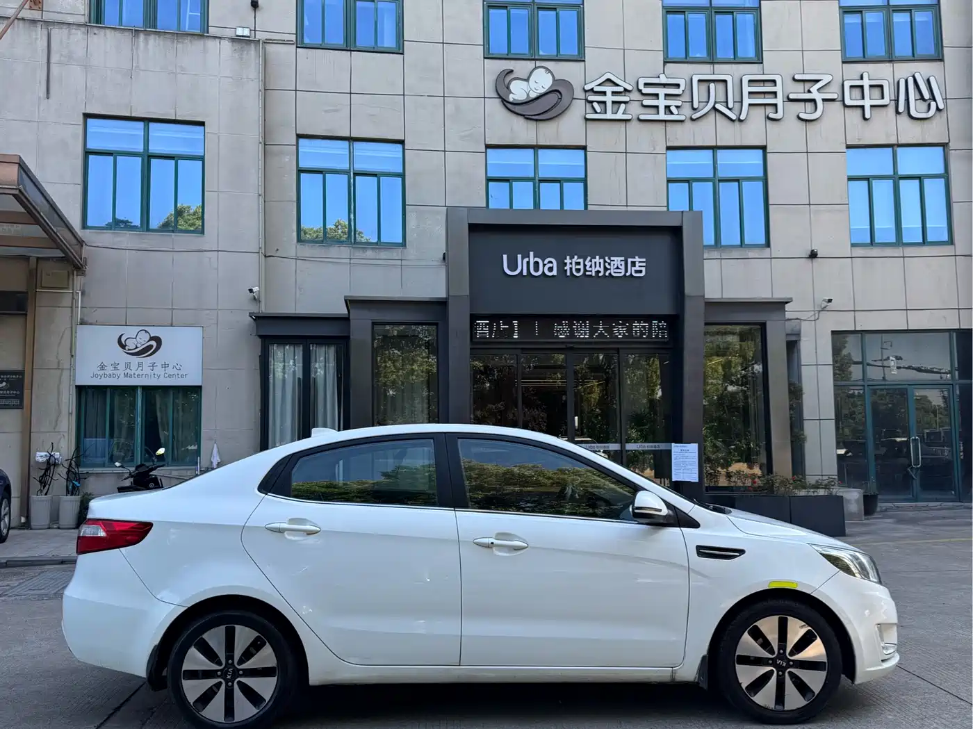 Kia K2 2012 Sedan 1.6L AT Premium ECO Commemorative Edition фото 5