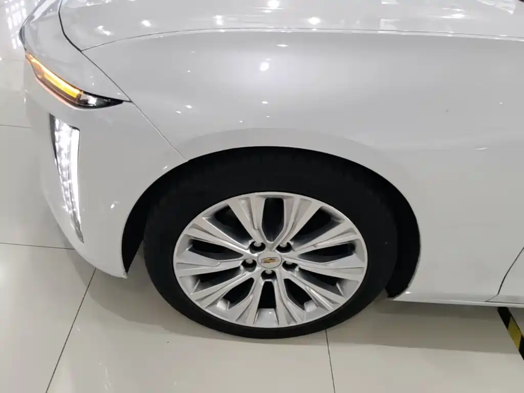 Фото 23 - Cadillac CT6