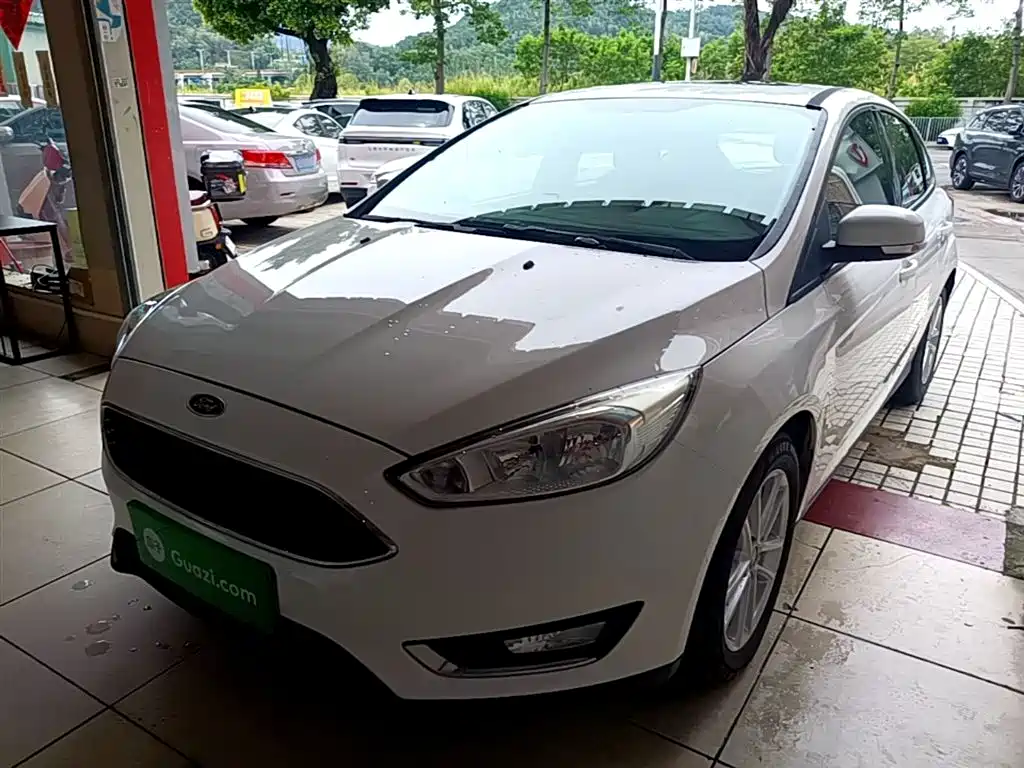 Фото 2 - Ford Focus