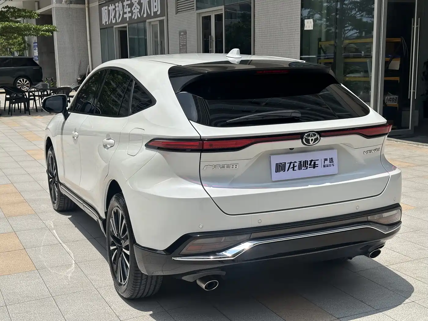Toyota Venza 2022 2.0L CVT 2WD Premium фото 23