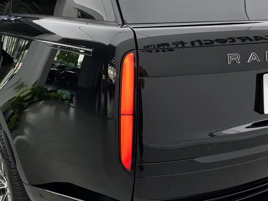 Photo 15 - Land Rover Range Rover