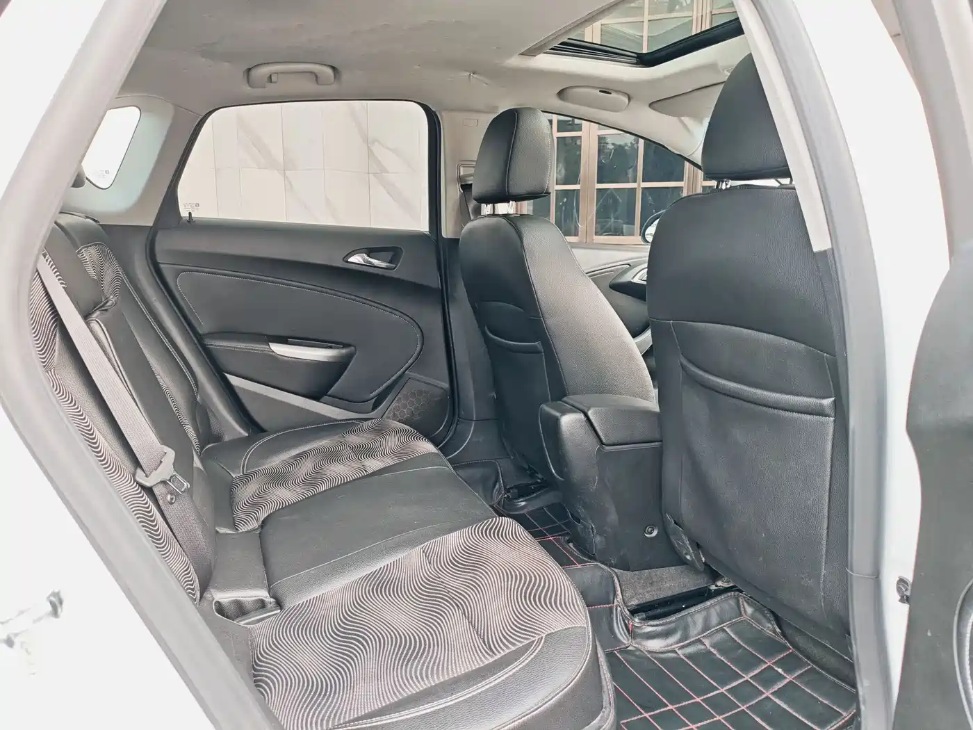 Buick Excelle 2014 XT 1.6L Automatic Fashion фото 12
