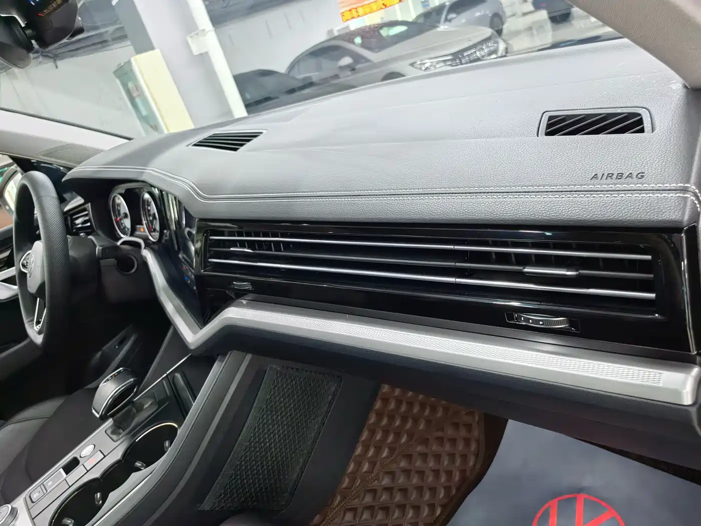 Volkswagen Touareg 2021 2.0TSI Pilot Special Edition фото 29