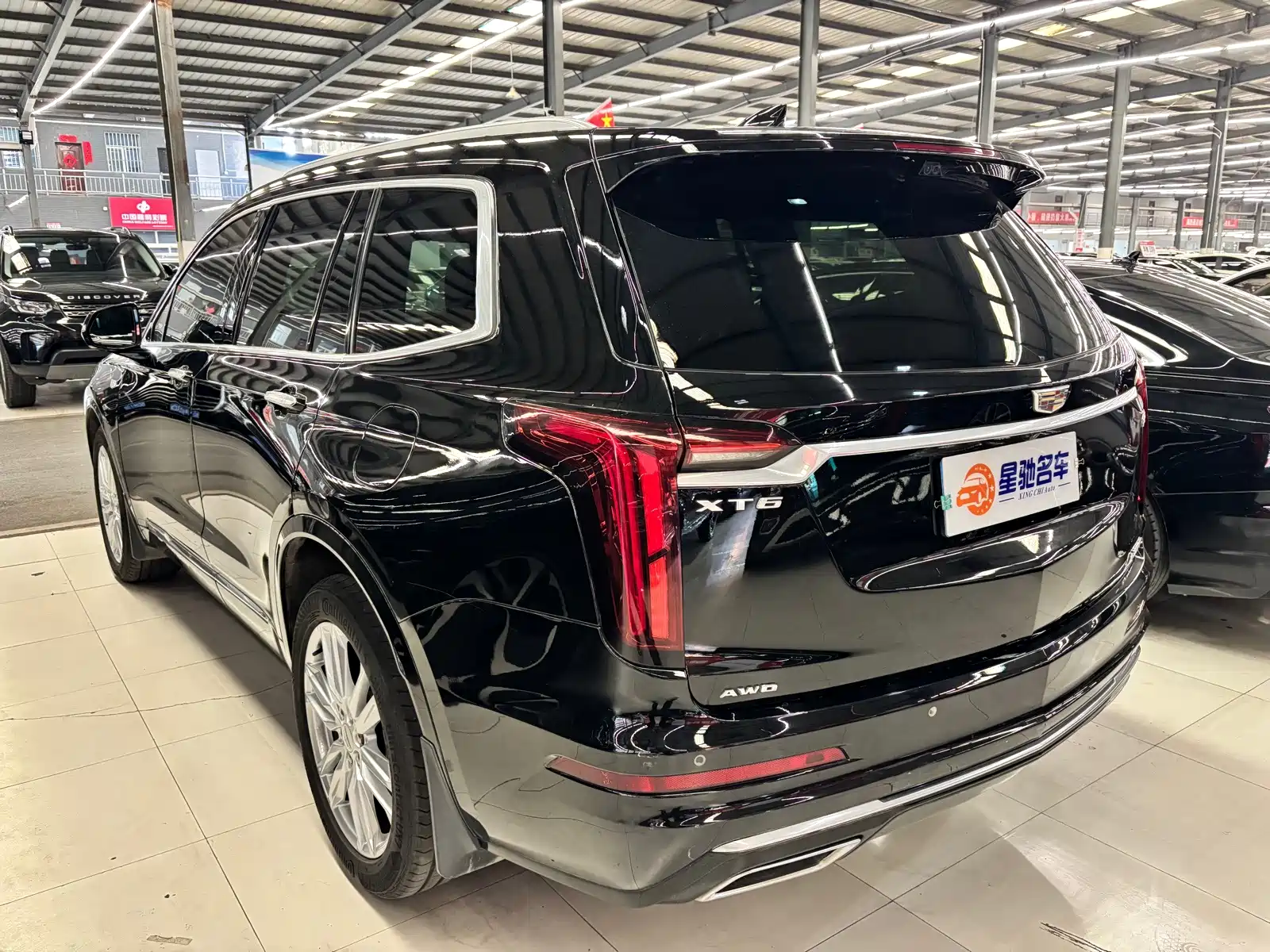 Photo 13 - Cadillac XT6