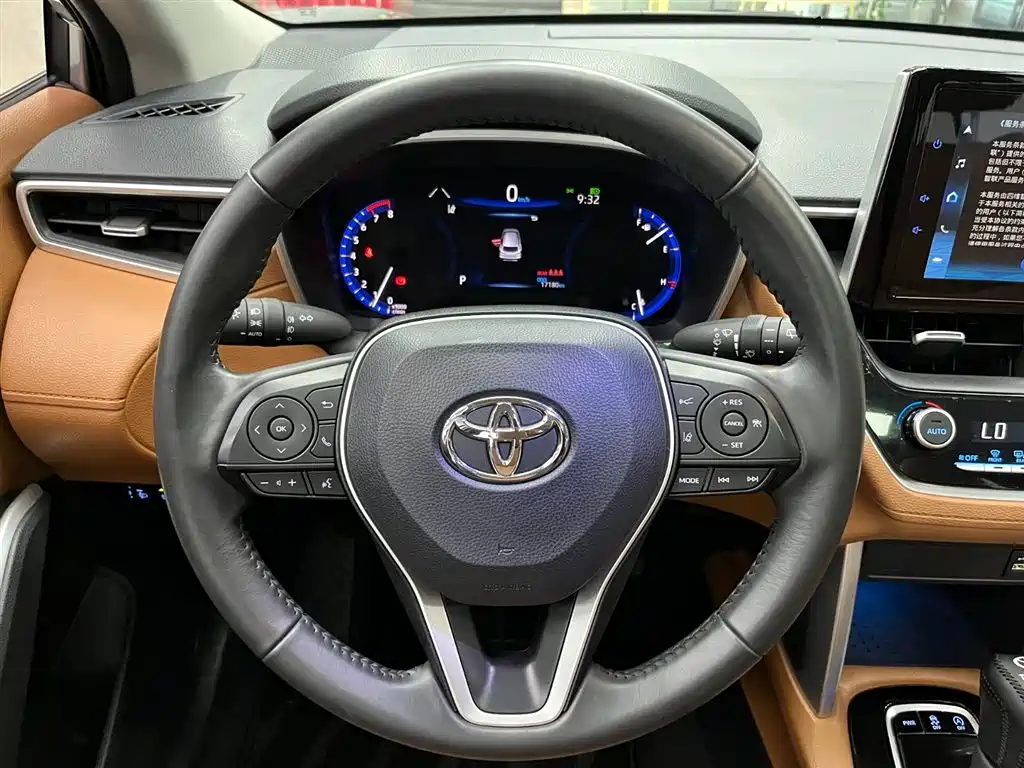 Toyota Corolla Cross 2022 2.0L Flagship Edition фото 3
