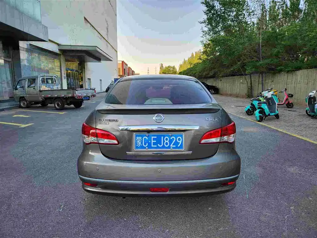 Nissan Sylphy 2010 2009 1.6XL Manual Luxury Sunroof Edition