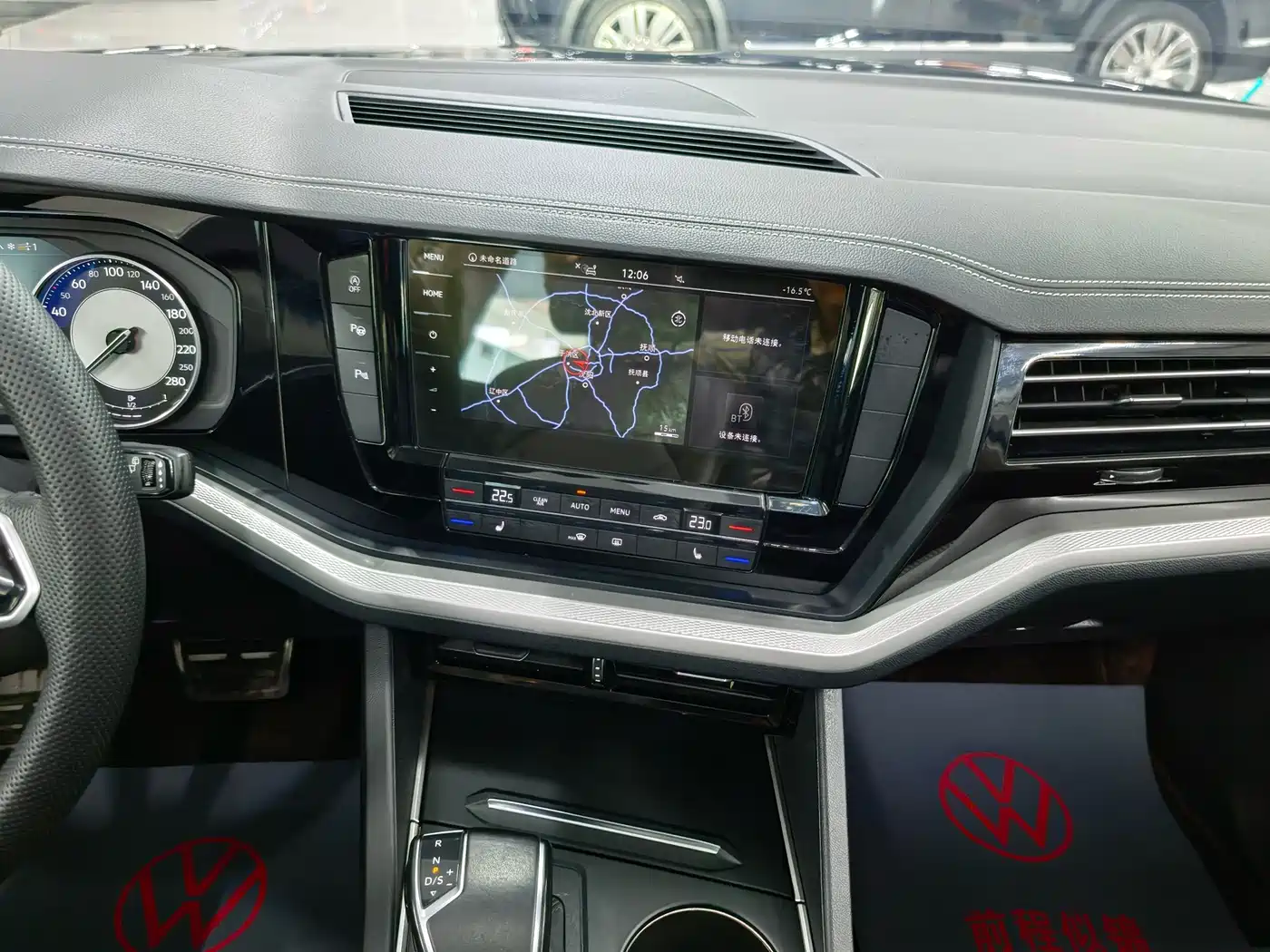 Volkswagen Touareg 2021 2.0TSI Pilot Special Edition фото 23