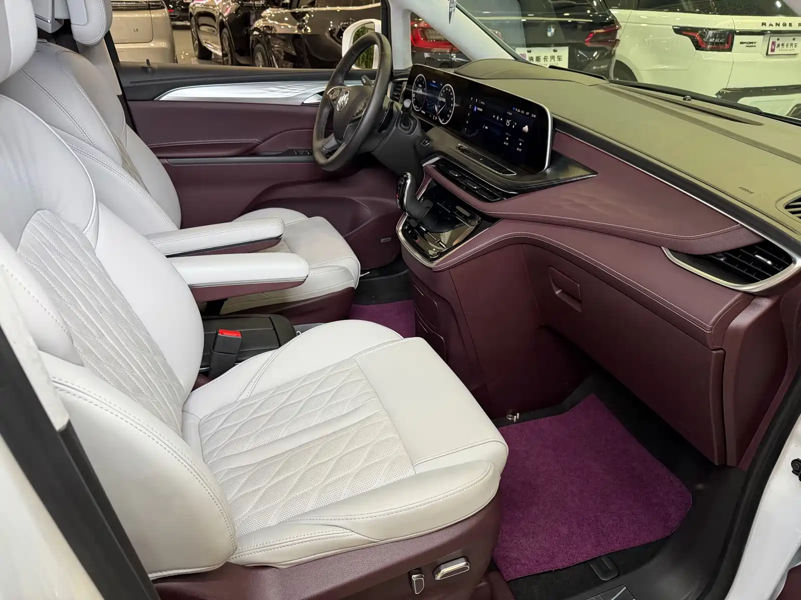Photo 13 - Buick GL8