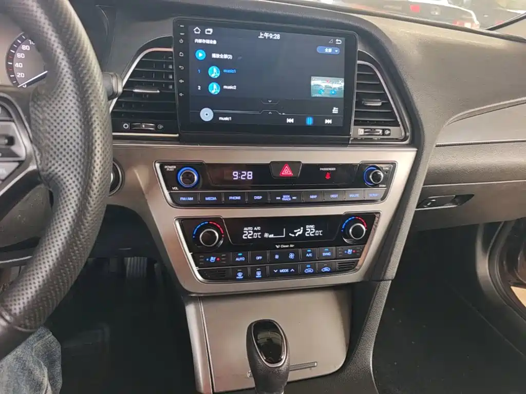 Photo 13 - Hyundai Sonata