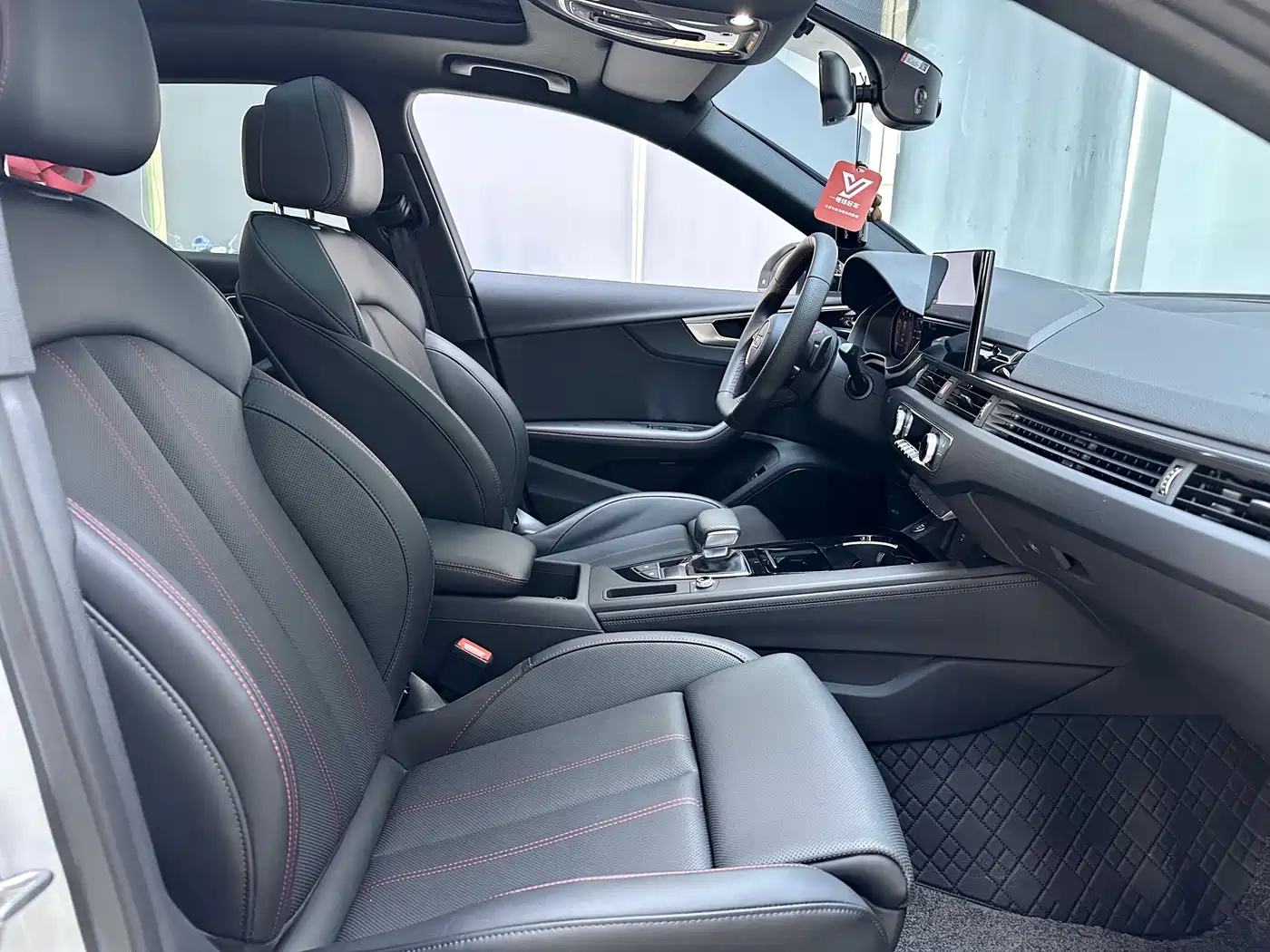 Audi A4L 2025 2 Million Celebration Edition 40 TFSI Luxury Dynamic фото 10