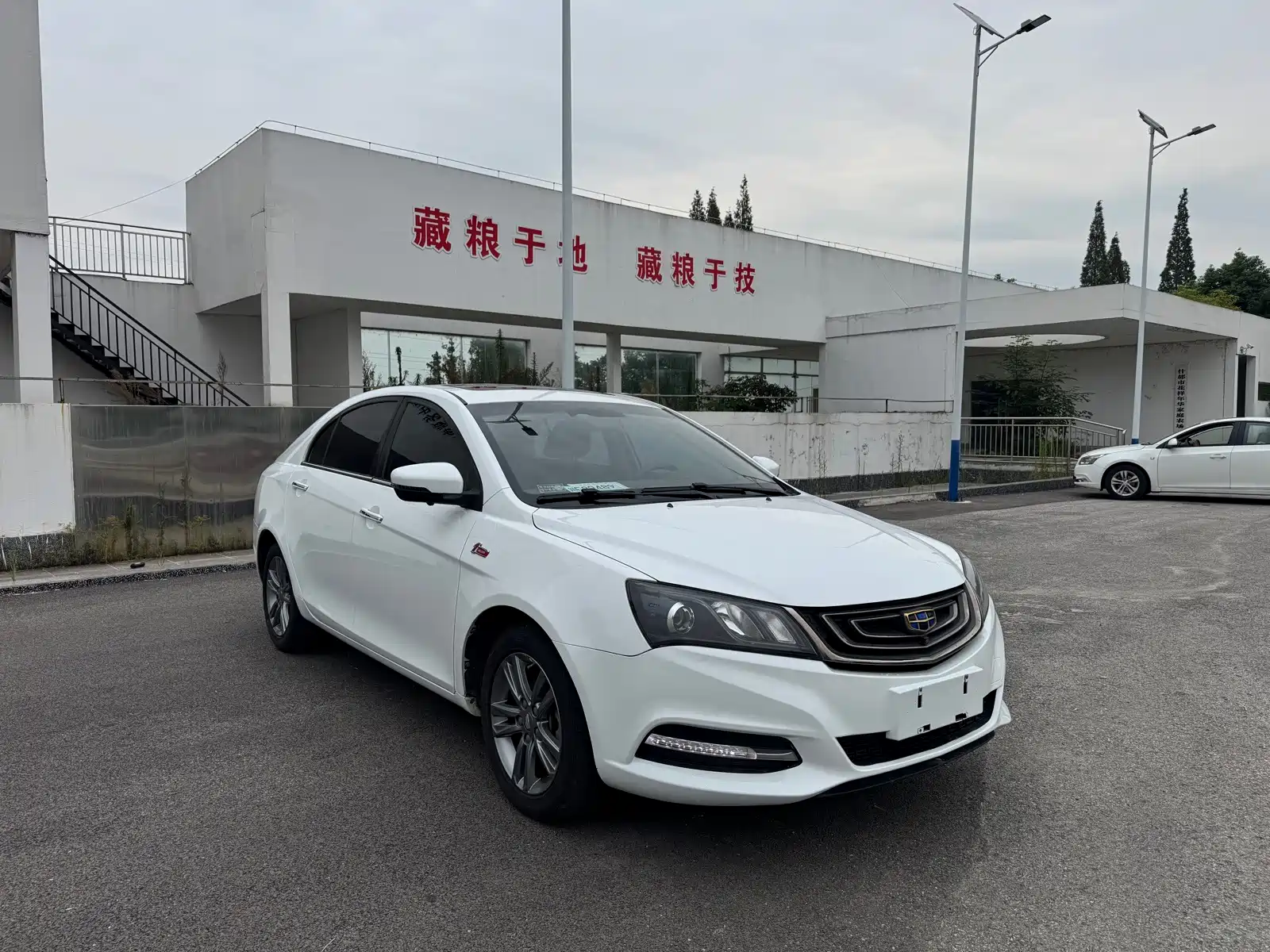 Фото 3 - Geely Emgrand