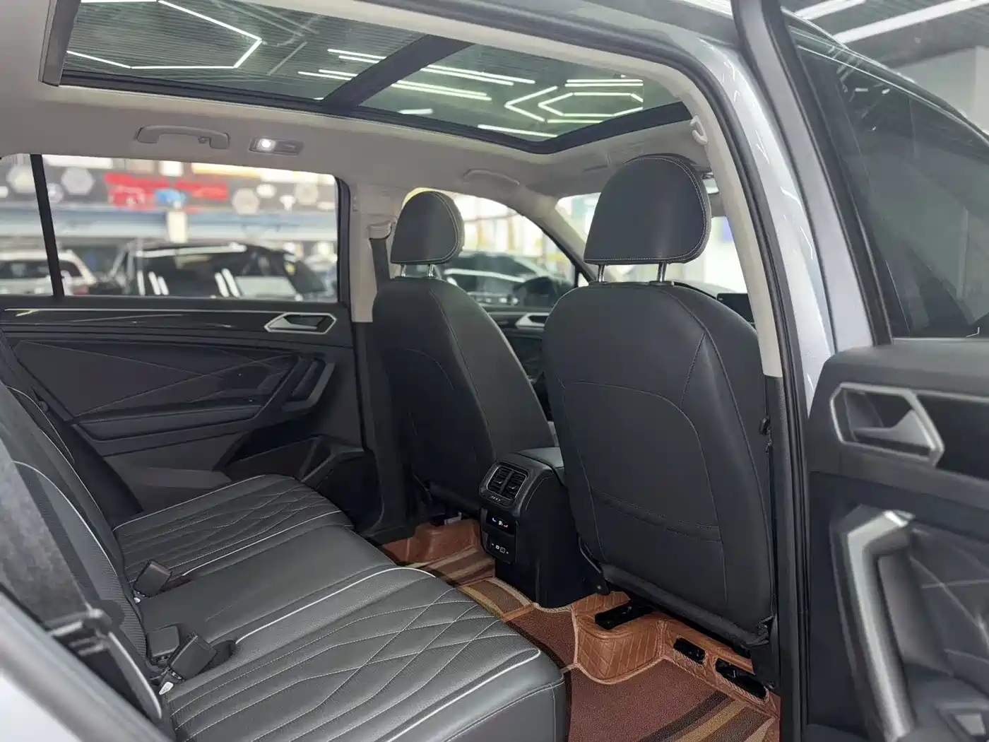 Volkswagen Tiguan L 2022 330TSI Automatic 2WD Smart Edition фото 12
